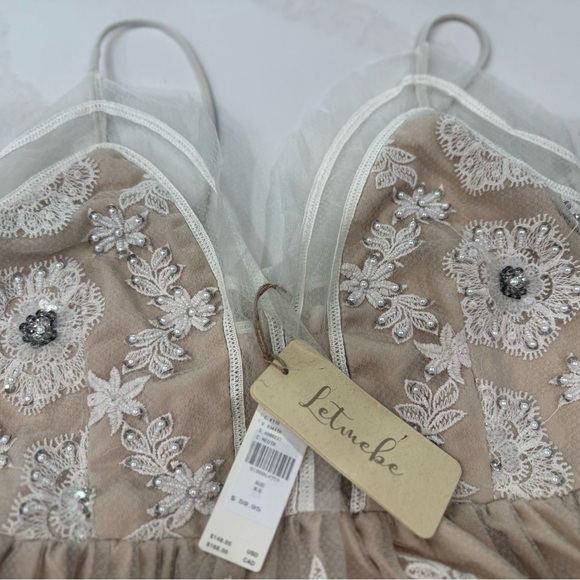 Anthropologie Beige and White Floral Lace Top - Picture 4 of 4